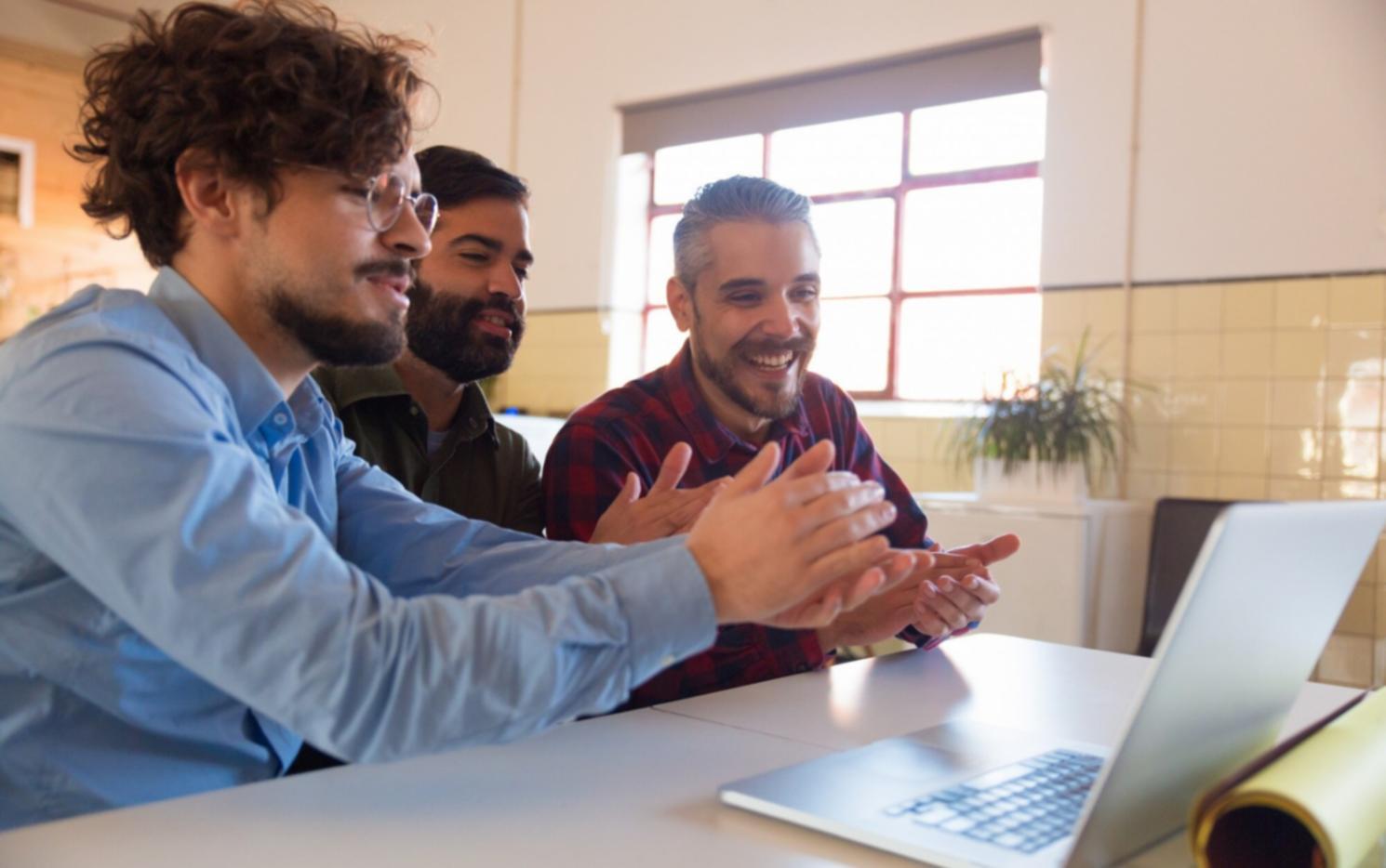 Detaillierte Finanzanalyse mit verschiedenen Szenarien